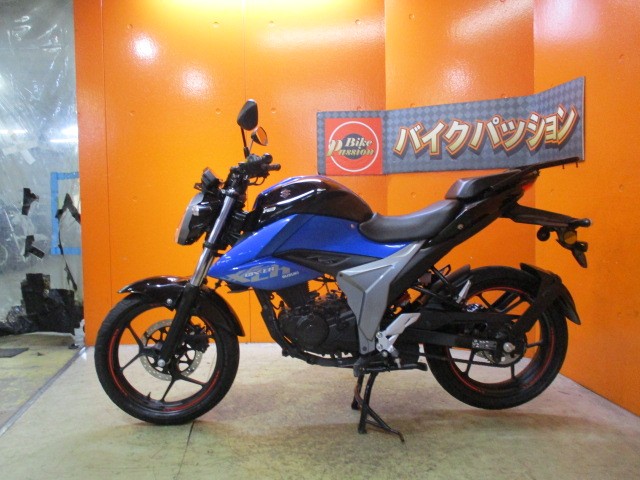 グラススパークルブラック／トリトンブルーメタリックカラーはこのモデルになってからの新色ですよ！！